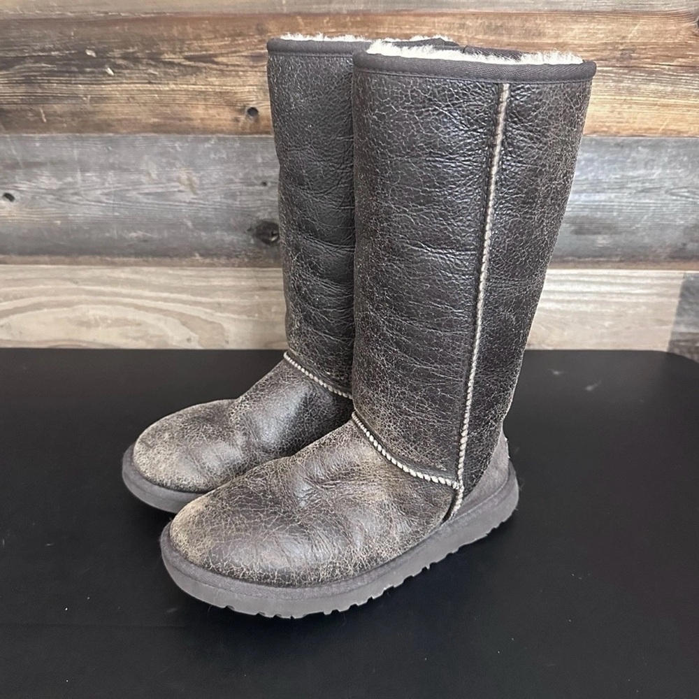 Ugg Brown Leather Mid Calf Tall Bomber Distressed Boots size‎ 6 Shearling Lined